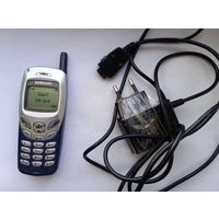 Мобильный телефон SAMSUNG с зарядным