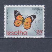 [1421] Лесото 1973. Фауна.Бабочка.25 с. Гашеная марка. Кат.гаш.4 е.