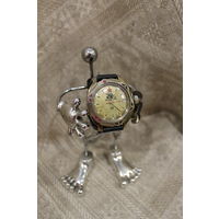 Часы Восток-"Командирские Танк" 90-е года необычный корпус