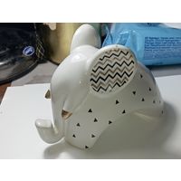 Фарфоровая статуэтка Слон .