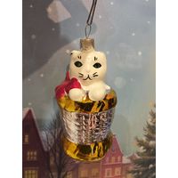 Елочная игрушка котенок в корзине