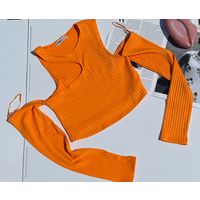 Топ с разрезами на рукавах