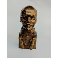 Бюст В.И. Ленина.