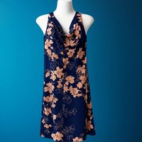 Летнее платье с цветочным принтом