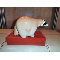 Фарфоровая статуэтка "Енот", ЛФЗ, времён СССР, есть дефект.