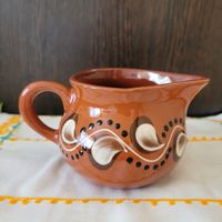Сливочник/кувшинчик, глазурованная керамика с ручной росписью.