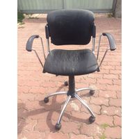 Кресло пневмо, рабочий механизм, кресло б/у, состояние на фото. Необходимо скрутить, поменять обивку и будет отличный стул.