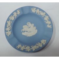 Пепельница фарфоровая фирмы Wedgwood 40-50-е годы Англия. Диаметр 11.3 см.