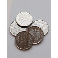 Узбекистан. 10 тимин 1994 года с точками.