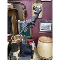 Большая бронзовая фигура Олень