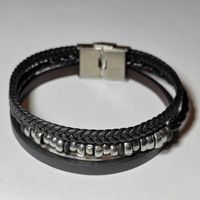 Браслет кожаный со стальной подвеской