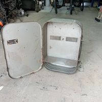 ЧЕМОДАН МЕТАЛИЧЕСКИЙ