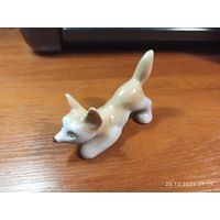 Статуэтка фарфоровая Лисичка перед прыжком с рубля