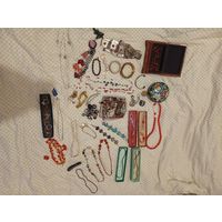 Огромный лот бижутерии, бусы, кольца ,браслеты, шкатулки,броши, распродажа с рубля, три дня