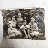 Фотография. История СССР в лицах. Советская семья. 1950-е.