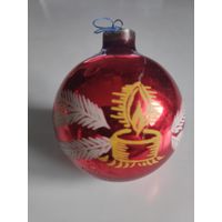 Ёлочная игрушка Шар с изображением свечи.
