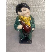 Фарфоровая статуэтка Royal Doulton  Тони Уэллер Диккенс. Англия высота 11 см.