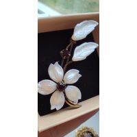 Брошь перламутр старенькая