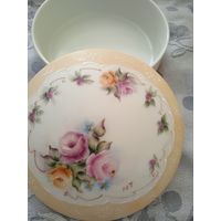 Шкатулка старинная фарфор d 12,5 cm  h 4,1cm