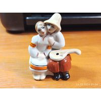 Статуэтка фарфоровая Пара с бандурой с рубля