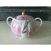 Сахарница из сервиза "Розы", Дулево, 1970-е годы. СССР. Тончайший фарфор.
