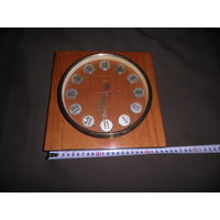 Часы настенные Янтарь Кварц времён СССР.С рубля.