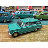 ВАЗ-2102 цвет кипарис. Вечер четверга в зеленых, и не только, тонах. Ставим будильник на 22-00 и пополняем свои саратовские собрания!