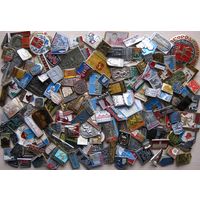 Значки города, архитектура, 150 штук, без повторов, все разные.