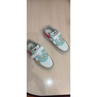 Кроссовки для девочек.