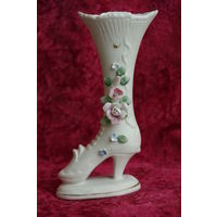 Ваза фарфоровая  " Сапожок "  18 см  ( целая )