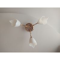 Люстра на три плафона