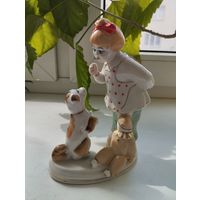 Статуэтка фарфоровая А ну-ка, отнеси (девочка с собакой), Полонное. СССР