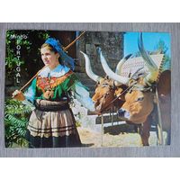 Этнография. Португалия, Барселуш. Девушка в национальном костюме