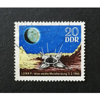 ГДР 1966 г. Космос. Первая мягкая посадка спутника Луна-9, полная серия из 1 марки #0249-K1P24
