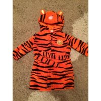 Классный халатик Disney на Вашего маленького тигренка 3-6 месяцев(68см). Ну ооочень замечательный халатик. Длина 45 см, на талии есть резиночка.