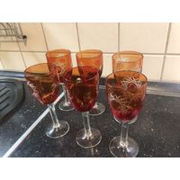 Рюмки из красного стекла