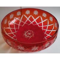 Фруктовница из красного стекла