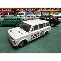 ВАЗ-2102 Ралли. На этой модели ралли - не заводской тамп, а декали. Пятничный вечер в зеленых, синих, голубых, серых и даже белых тонах.