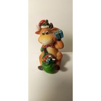 Статуэтка КОРОВА С ПОДАРКАМИ