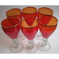 Рюмки из красного стекла