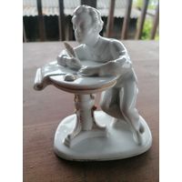 Фарфоровая статуэтка