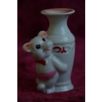 Статуэтка фарфоровая      целая  , высота 7,5 см