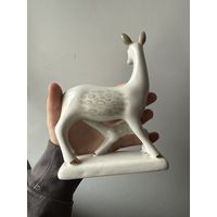 Олениха с олененком фарфор